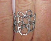 Cut-out ovals ring