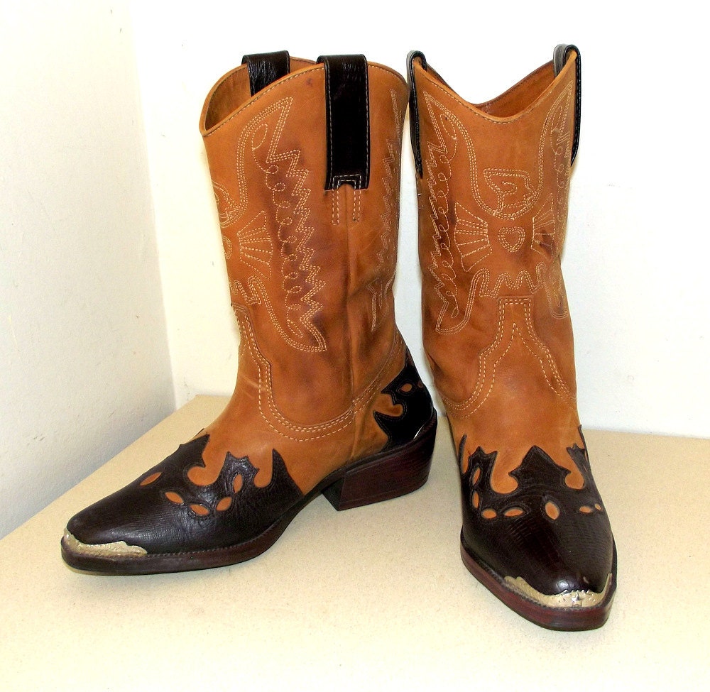 Western Fashion Cowboy Boots -- Light tan and dark brown Cowgirl size 12 wide
