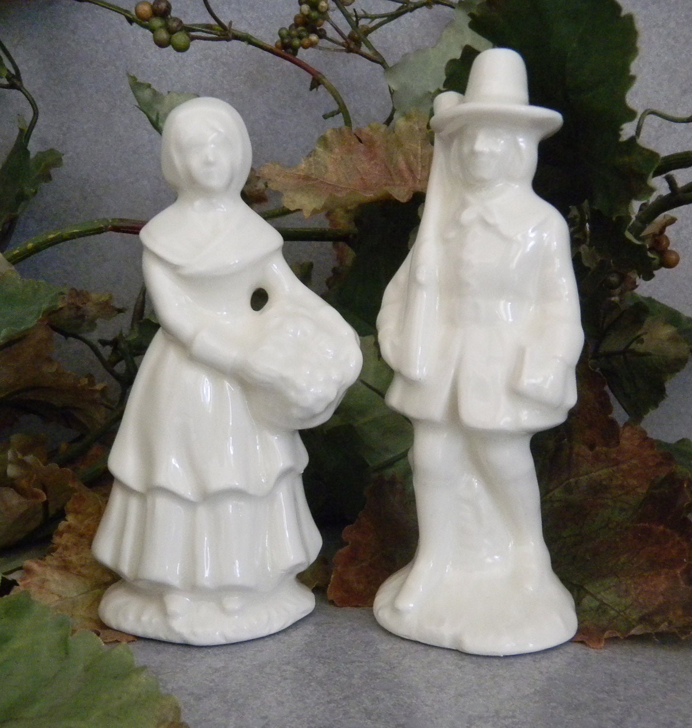 Thanksgiving decoration, White, glazed, Elegant vintage Thanksgiving  Pilgrim set