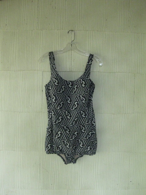 VINTAGE 60s bathing suit... pretty paisley