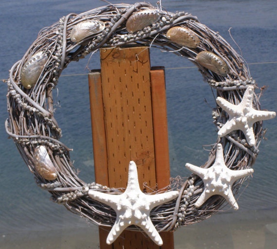 BEACH DECOR, seashell wreath, graduated size starfish, driftwood gray, nautical wreath