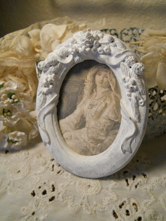 Shabby White Petite Oval Frame Le French Bride