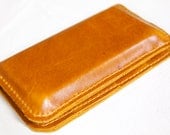 Leather iPhone Wallet in Dark Honey