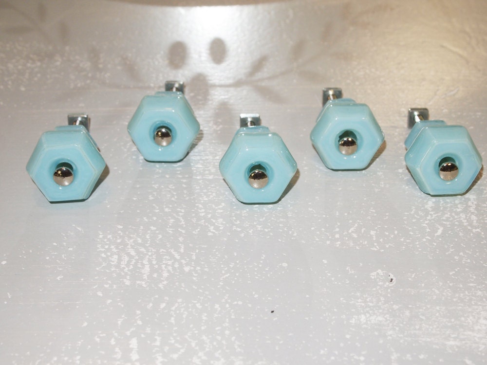 Painted Cottage Real Glass Aqua 1".25 Knob
