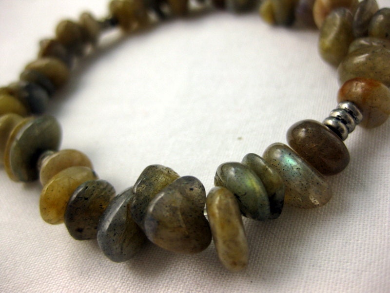 Labradorite Stretch Gemstone Chip Bracelet Fashion Jewelry Neutral Gray Taupe