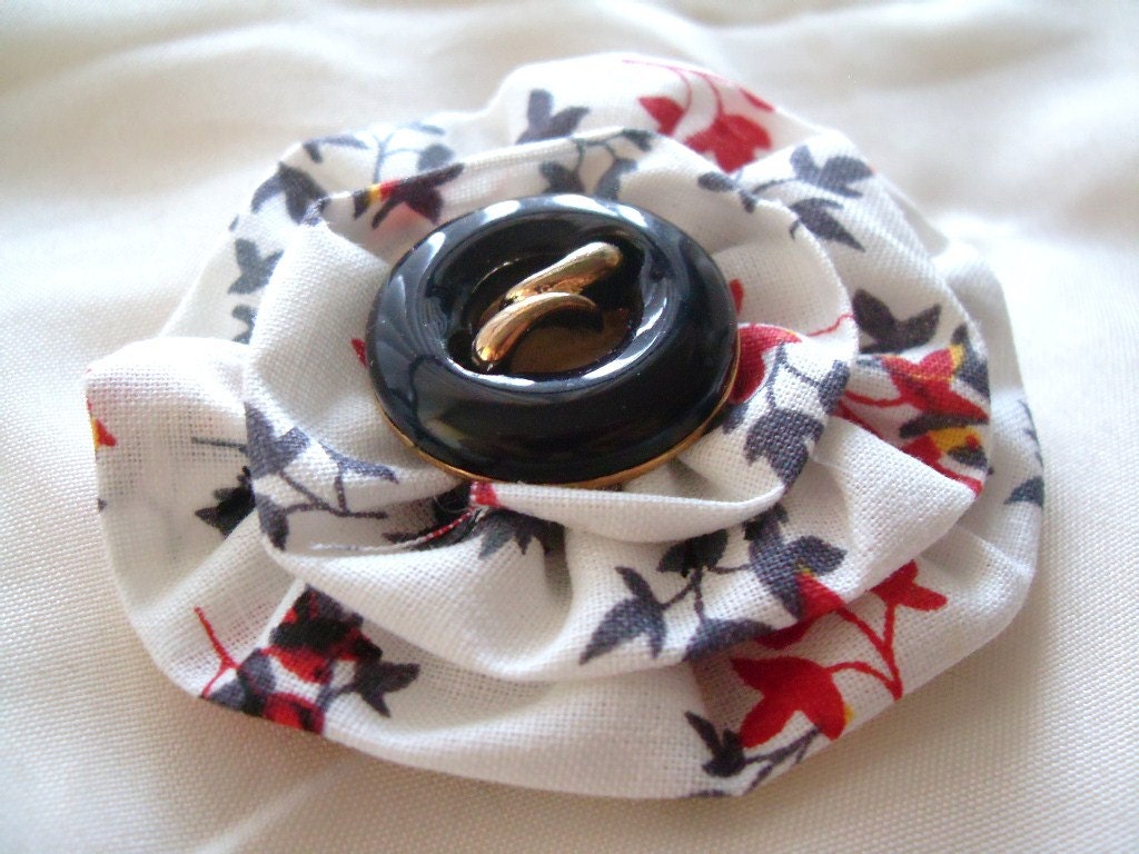READY to SHIP, Fabric Flower Brooch Hair clip, White, Retro, Black Vintage button, OOAK, Birthday Mother's day gift, Summer fashion