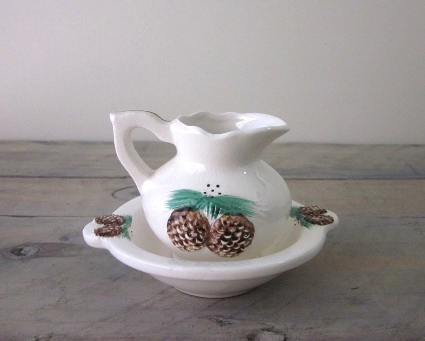 Vintage Pinecone Mini Pitcher and Basin