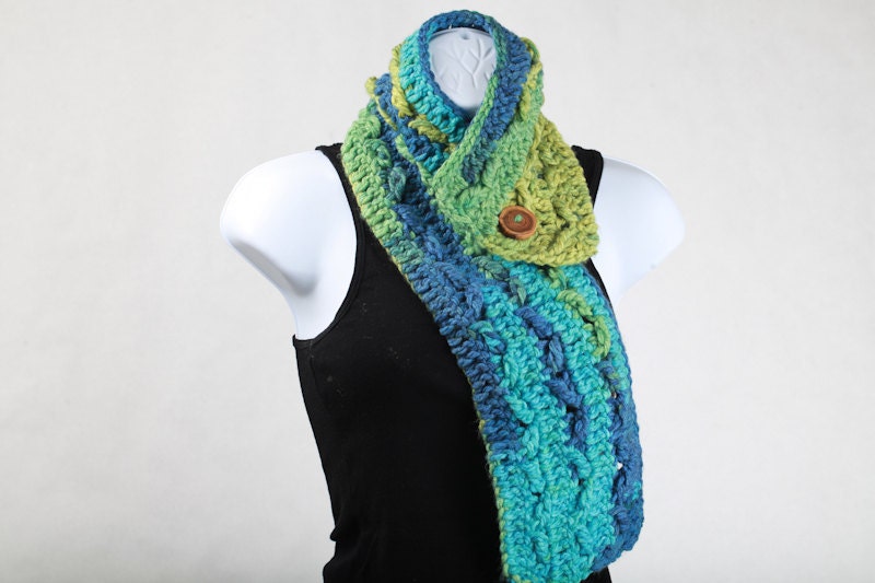 Sunny Day Chunky Acrylic Wool NeckWarmer Scarflette Cowl with Wood Button