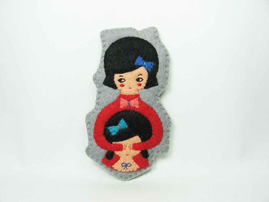 Fragment of a broken mirror felt brooch