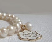 Pearls Bracelet..Freshwater Pearls..Stretch Bracelet with White Rose