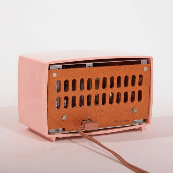 Beautiful Little Pink Vacuum Tube AM Radio