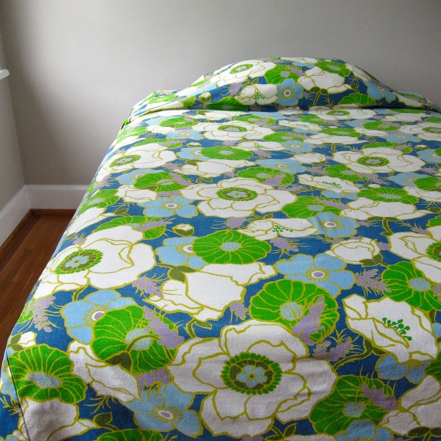 Vintage Cotton Floral Bedspread - Mid Century Bedroom Decor circa 1970 Oval Tablecloth