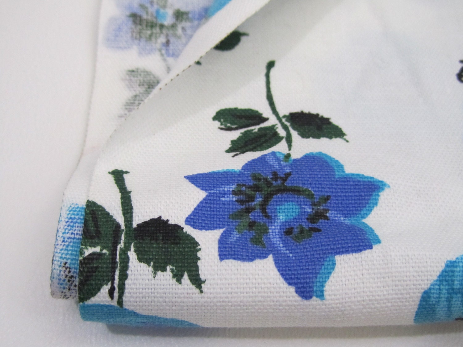 1950s Dress Fabric Vintage Floral Fabric by FRUIT of the LOOM