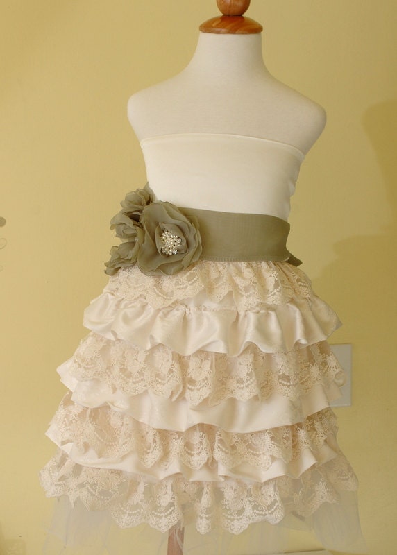 Vintage style flower girl dress. Bridal rosette sash flowergirl dress. Special occasion dress, birthday party dress. Sizes 1-4