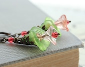 Flower Earrings, Peach Pink and Green, Lucite Jewelry, Beaded, Dangle, Floral Accessories, Spring Jewellery, Garden, Botanical, Modern