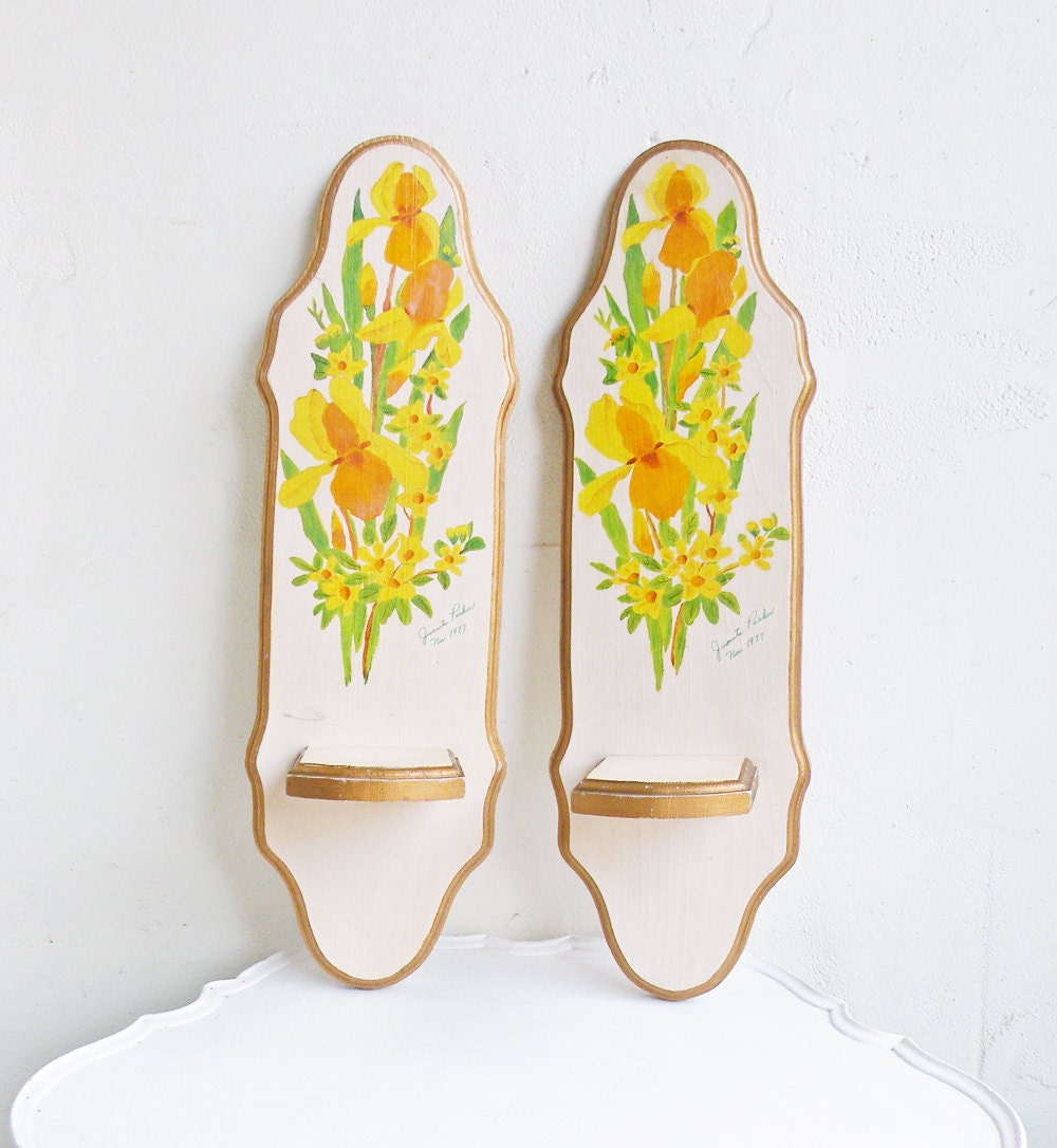 Vintage Daffodil Wood Wall Plaques Iris Flower Shelf Sconce Candle Holders Country Cottage Decor Gold Yellow Orange Cream Green