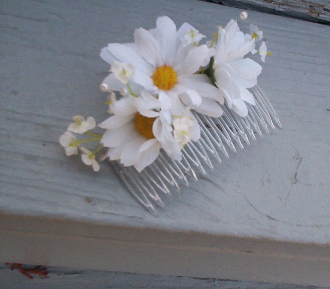 hippie flower wedding hairpiece, bridal hair accessories, daisy hair comb, Flower Crown hairwreath Hippie flower power Babys Breath