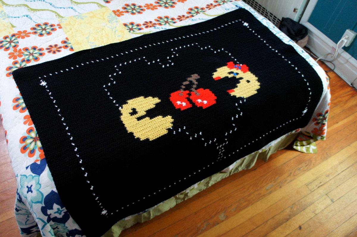 SALE // Pac-Man and Ms. Pac-Man In Love Throw