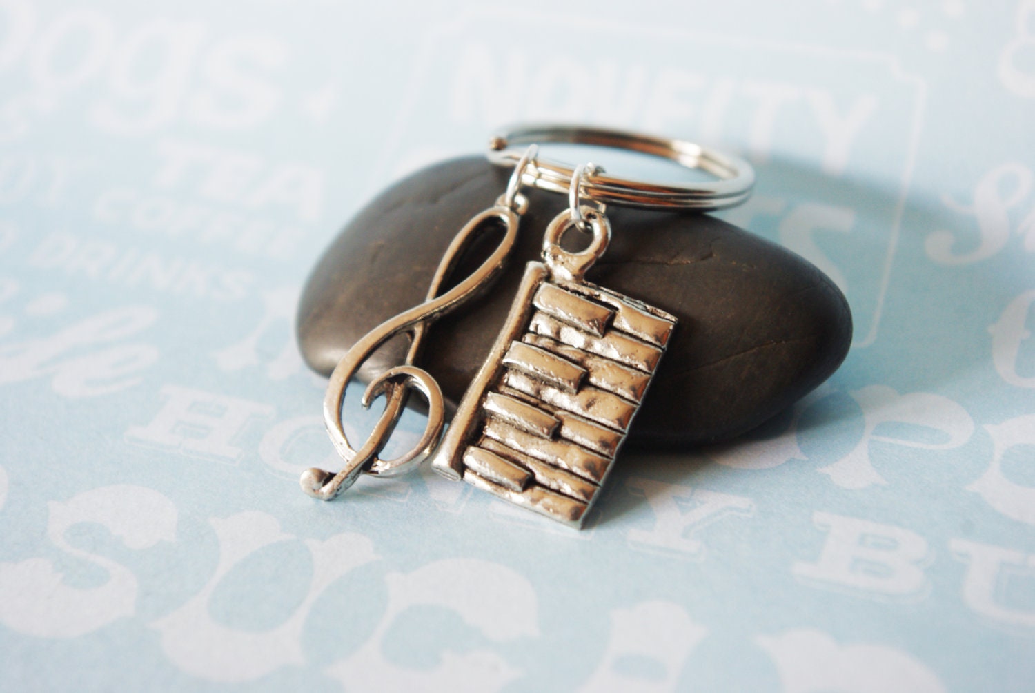 Keyboard Piano and Music Note Keychain