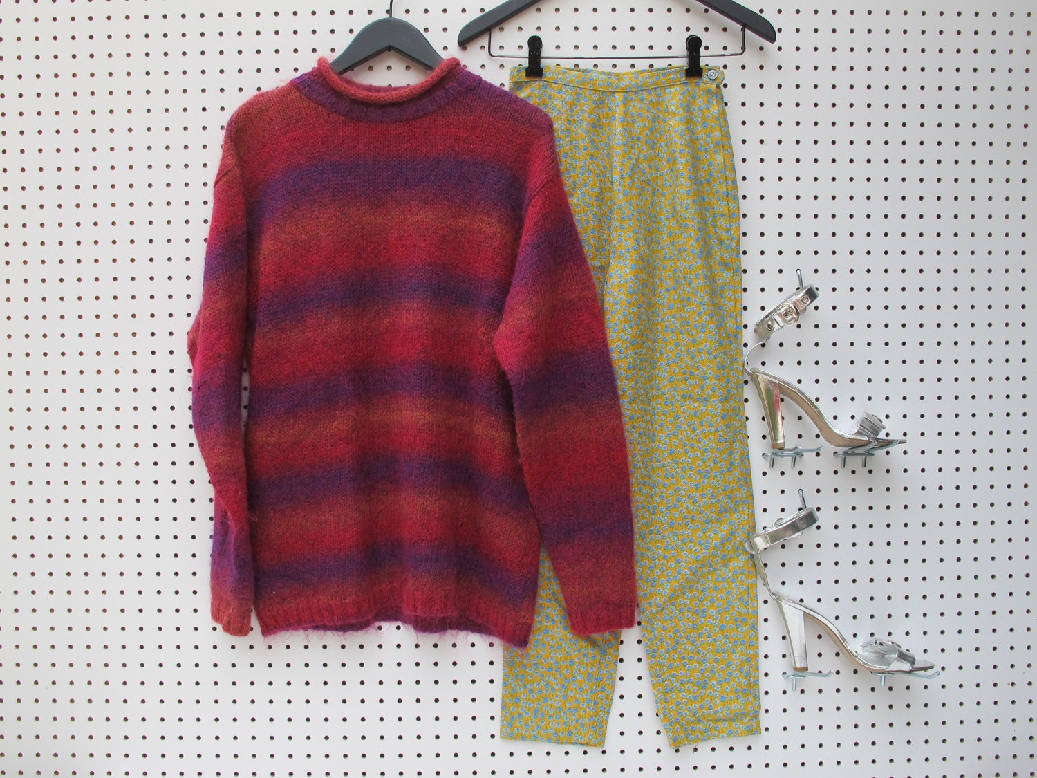 90s / shades of red / mohair oversize sweater