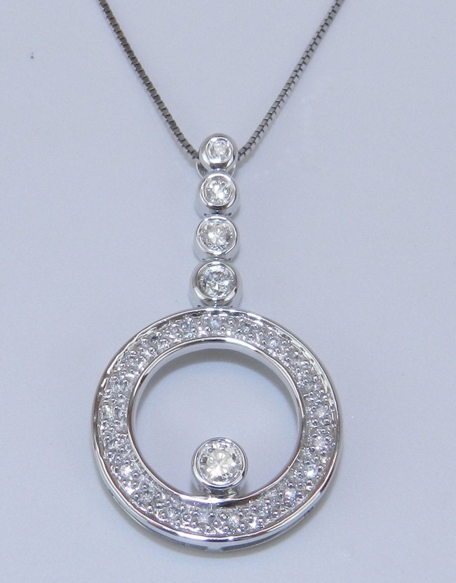 14K White Gold Unique Diamond Circle Pendant Necklace 18" Chain