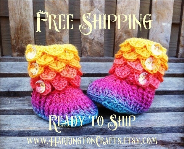 Crocodile Baby Boots- Girl- Size 6-12 months- Wool Yarn- READY to SHIP FREE
