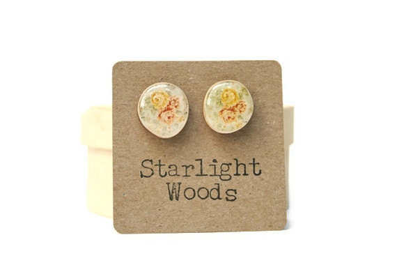 Vintage floral studs earrings cream floral post earrings shabby chic wood jewelry nature inspired jewelry Minimalist jewelry  eco friendly