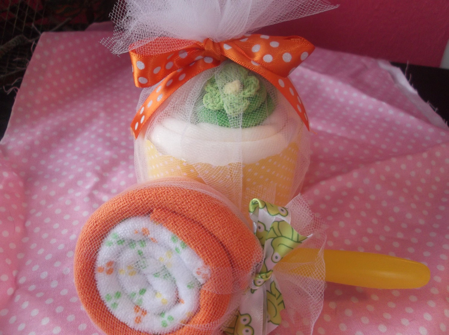 Baby Onesie Cupcake & Washcloth Lollipop Baby Shower Gift