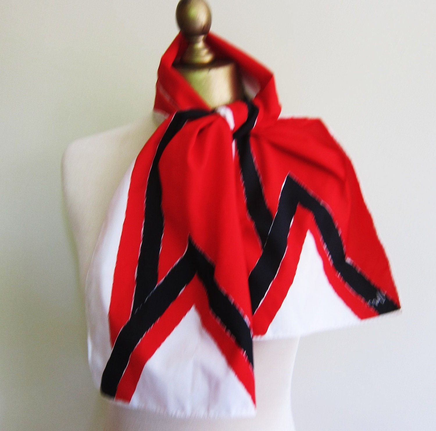 Vintage VERA oblong scarf 70s red black and white