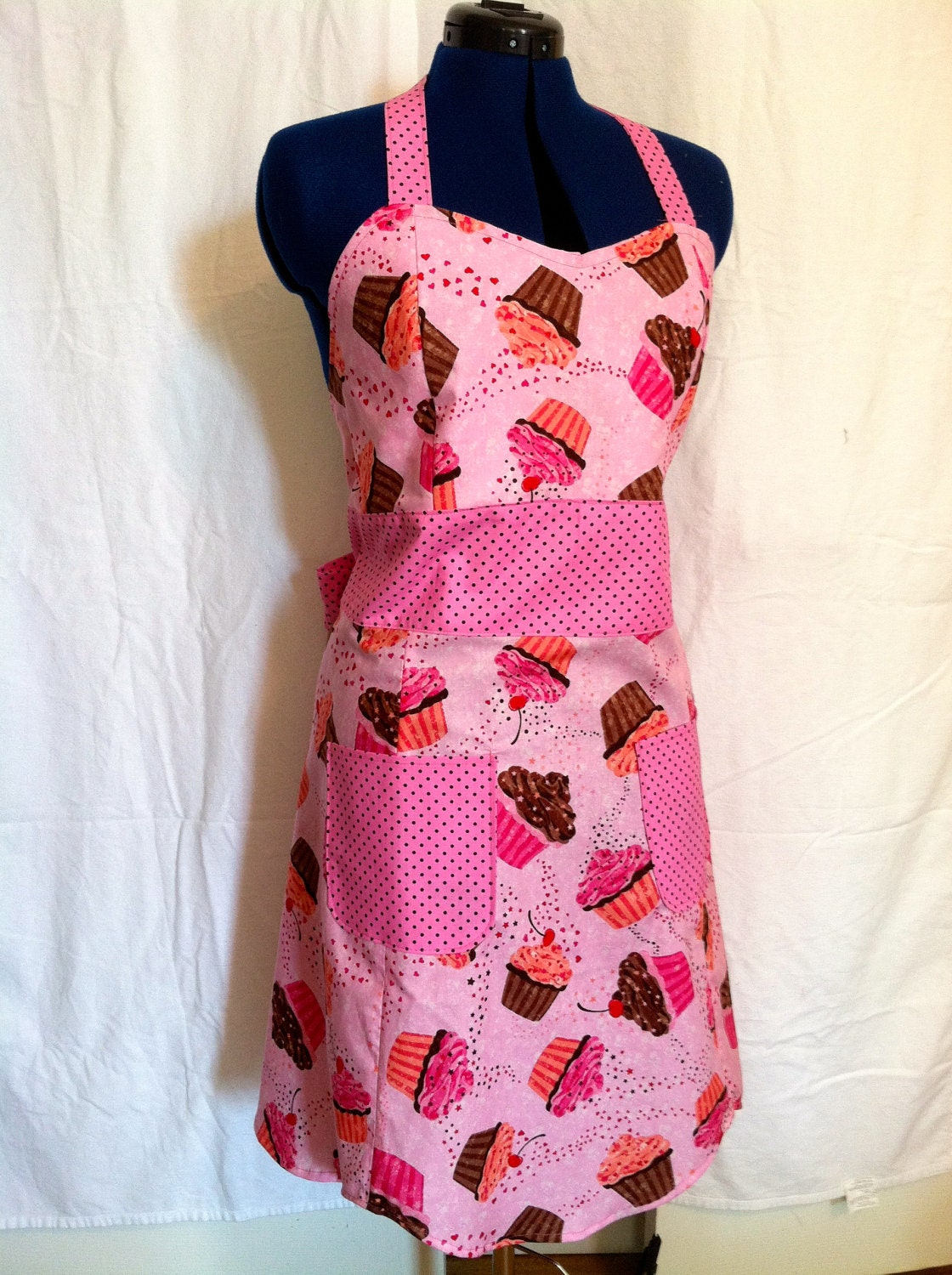Pink Full Apron Cupcake Design - Retro Style Vintage Style
