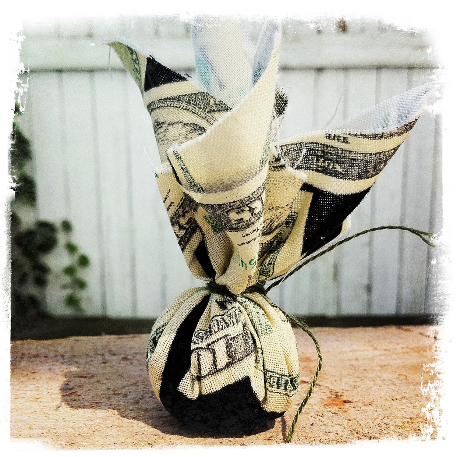 Money Drawing Mojo - Hoodoo - Conjure - Talisman