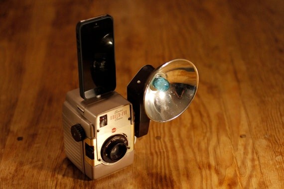 vintage iPhone dock / charger - BROWNIE BULL'S EYE