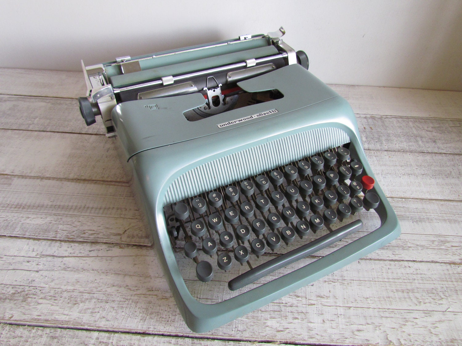 Vintage 1952 Underwood Olivetti Studio 44 Portable Tipewriter