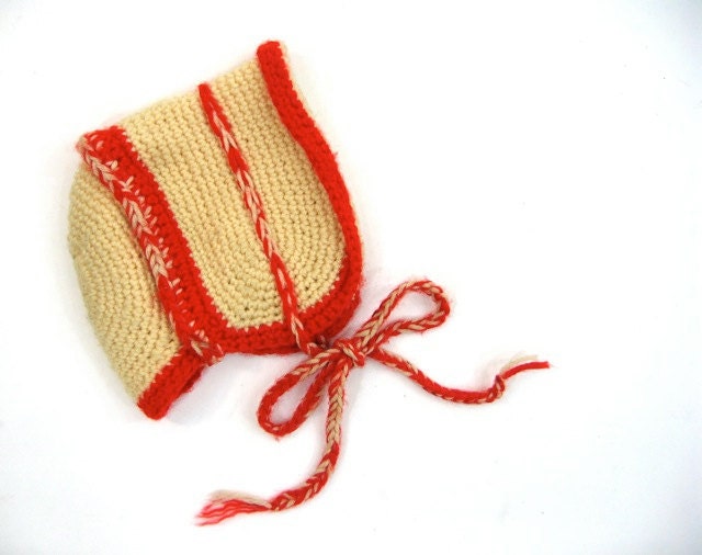 vintage 70s crochet child's bonnet / red and cream girl's knit hat - AsburyHill