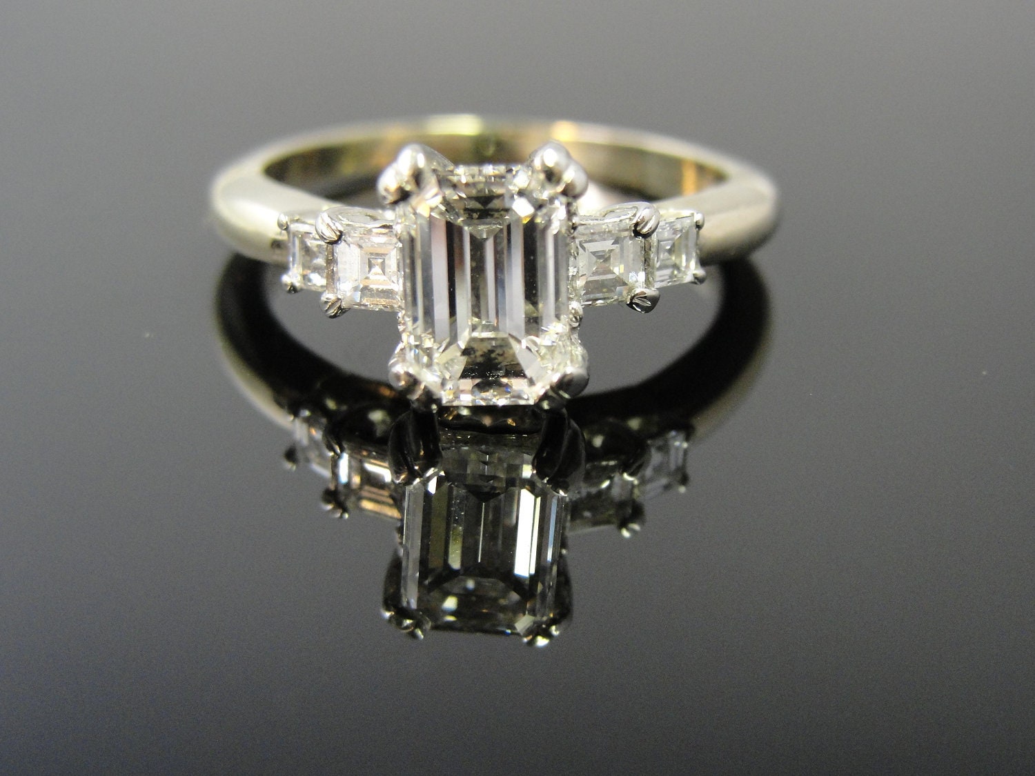 Platinum Emerald Cut Diamond VVS2 G Diamond Engagement Ring RGDI809