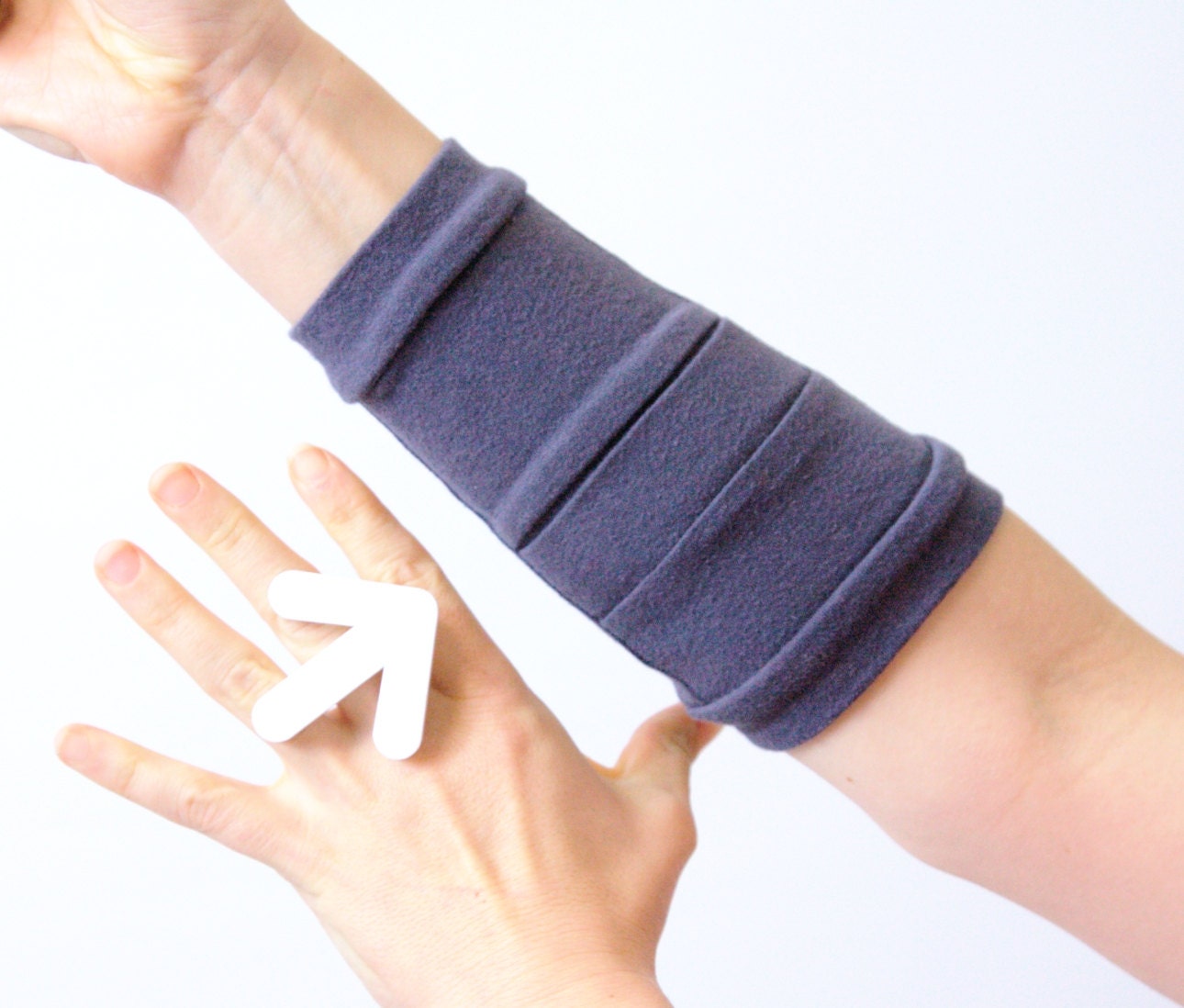 pocket wrist wallet in grey