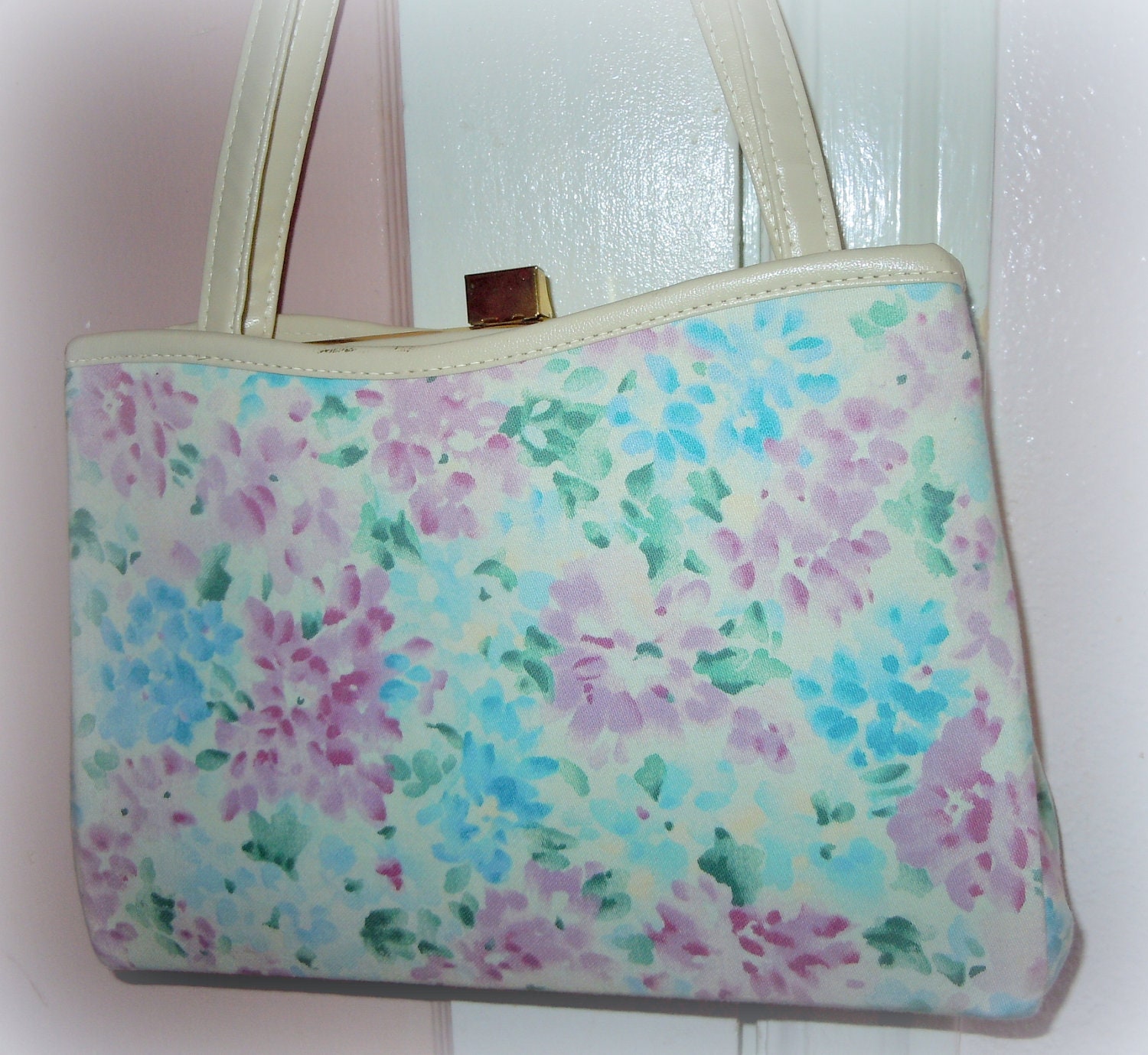 Pretty VINTAGE 1950s 1960s Cream and Floral Print Hand Bag - Retro Cuteness - Rockabilly
