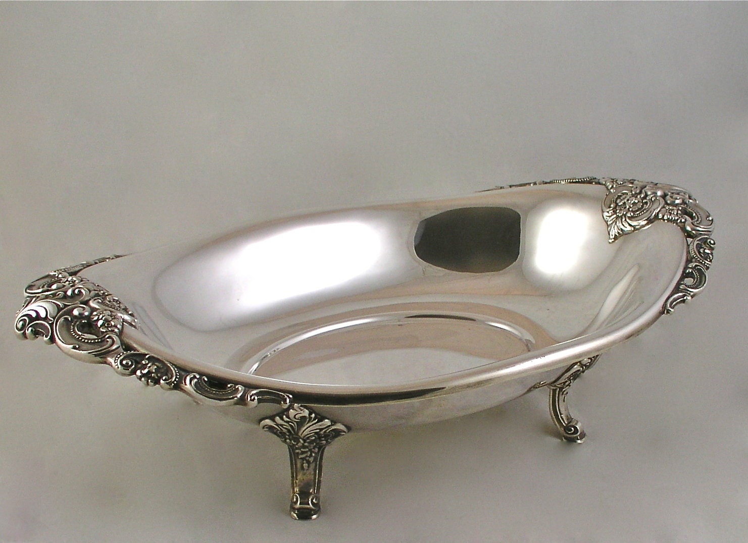 Vintage Wallace 'BAROQUE' Silverplate Oval Footed Centerpiece Bowl No.222 - Free USA Shipping