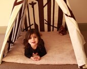 Play Teepee Tent - Secret Forest with giraffes in the trees