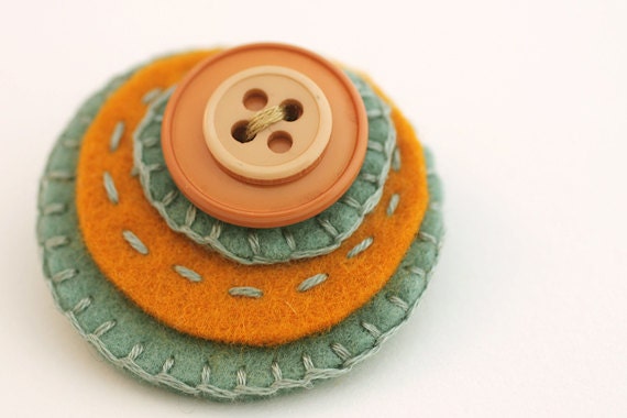 Brooch retro - handmade vintage buttons brooch