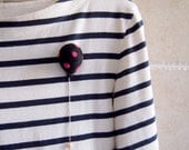 Felted brooch. Needle felted balloon brooch in Black and Magenta, Fresh water pink pearl hangs at the bottom. NB7