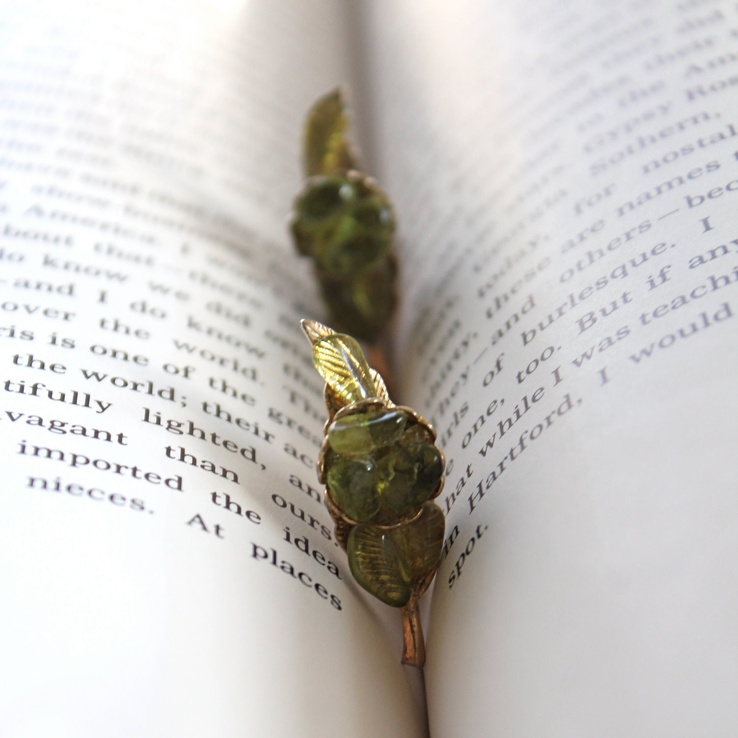 Plugs Size 4 2 0 Upcycled Vintage Gold Tone Leaves w Green Stones Customized 4g 2g 0g Retro Gauges for Stretched Ears