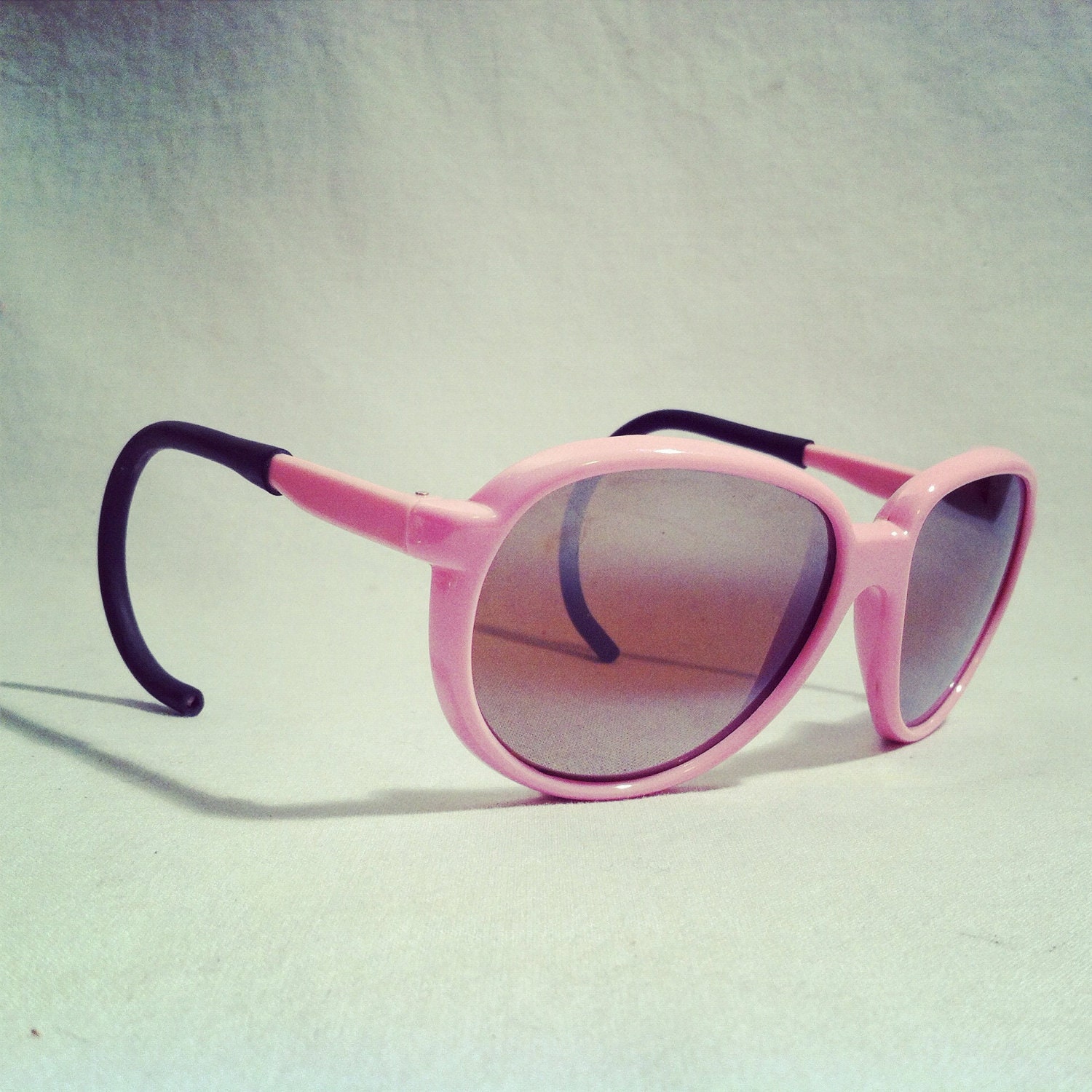 RADICAL PINK SHADES / Vintage 80s 90s Aviator Sporty / Ski Surf Sunglasses