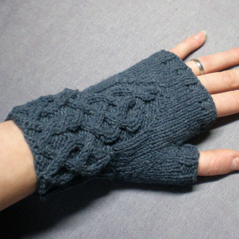 Knotwork Fingerless Gloves - Medium - Dark Grey - Merino Blend