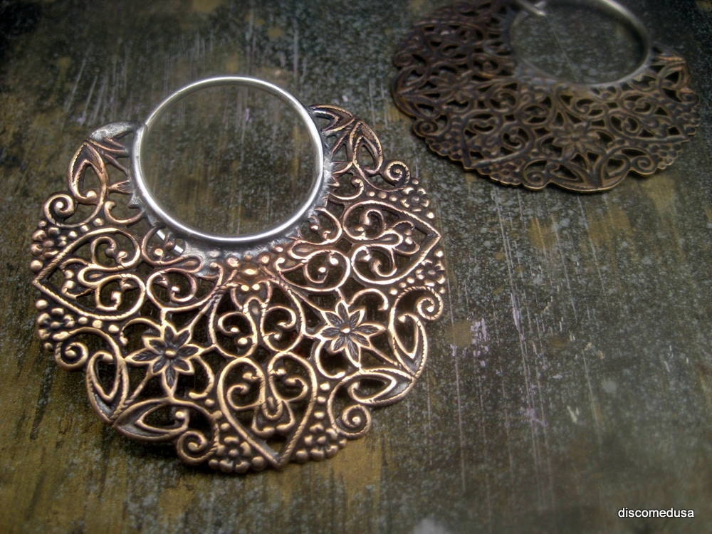 18g Floral Filigree Blade Hoop Earrings