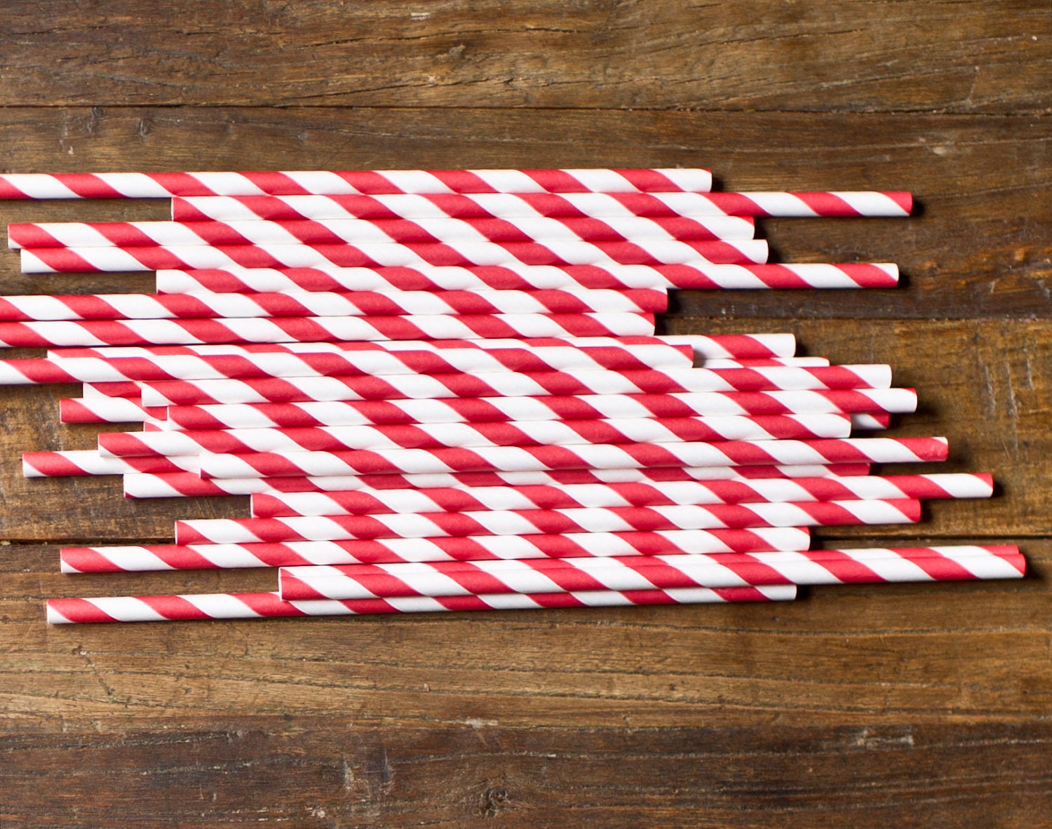 50 striped paper straws (red and white) with FREE striped pennant straw toppers