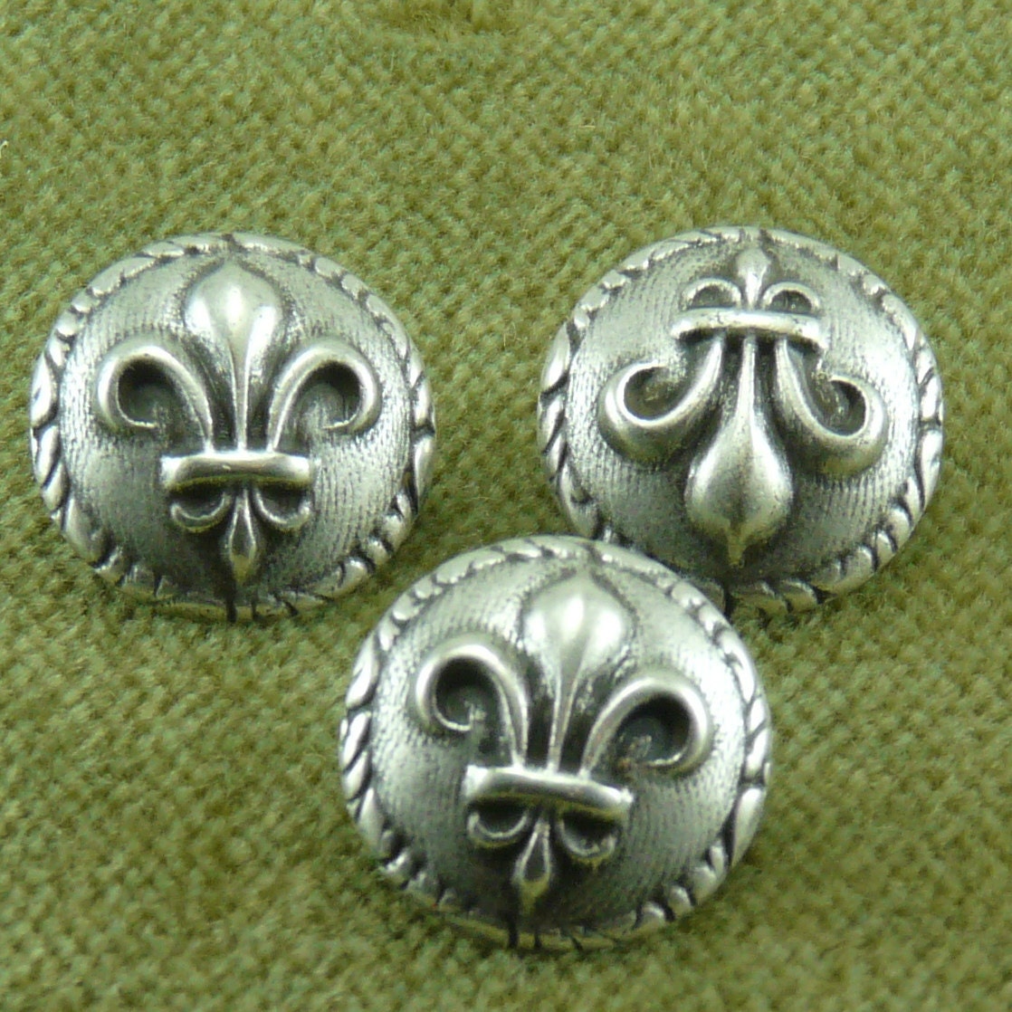 7/8 Fleur De Lis Antique Silver Buttons