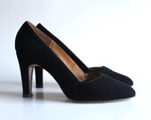 shoes 5.5 black suede 50s bombshell pumps. perfect. red cross shoes.
