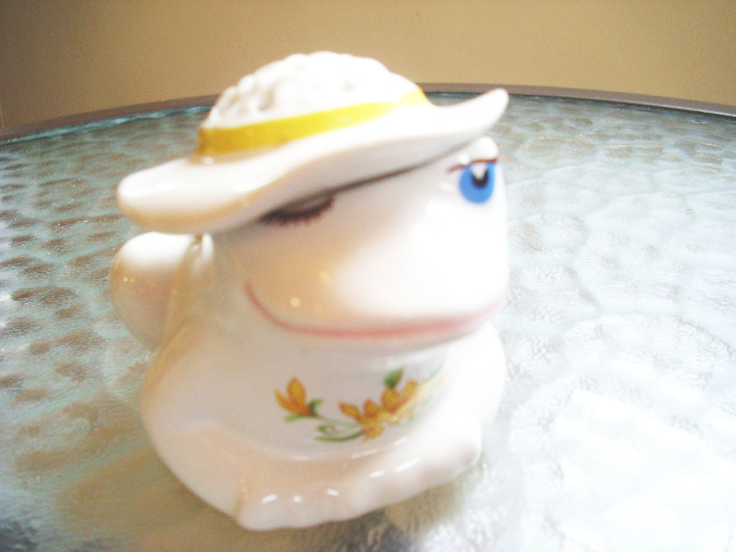 FREE SHIPPING - With Real Lavender Scented -  Vintage Avon Frog Pomander - 1980