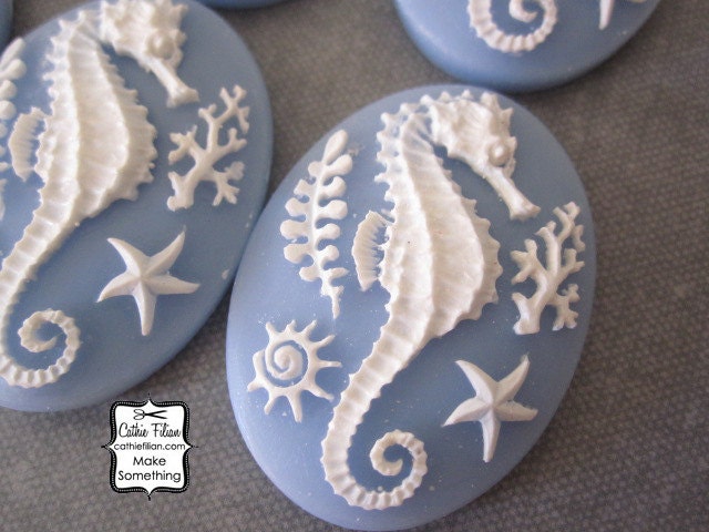 Seahorse Cabochon Cameo Resin - set of 6 - unset - 40/30 - Blue Ivory